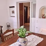 Anna's Piso Livadi