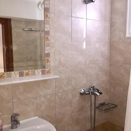 Anna's Piso Livadi